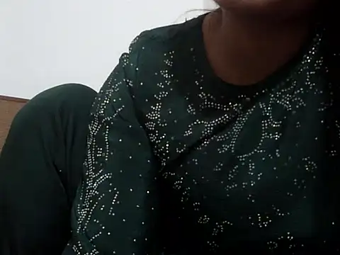 shekira99 online show from October 13, 2025, 7:25 pm