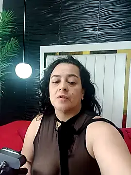 Snapshot of lucia_vonne_ chatting on January 14, 2025, 2:11 pm lucia vonne online show from January 14, 2025, 2:11 pm
