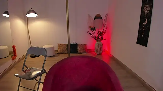 Snapshot of Kat_Art chatting on January 14, 2025, 2:08 am Kat Art online show from January 14, 2025, 2:08 am