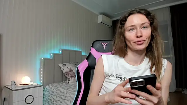 ooksiiii online show from April 5, 2026, 6:05 pm