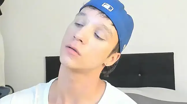 angelcortes online show from December 5, 2024, 1:25 am