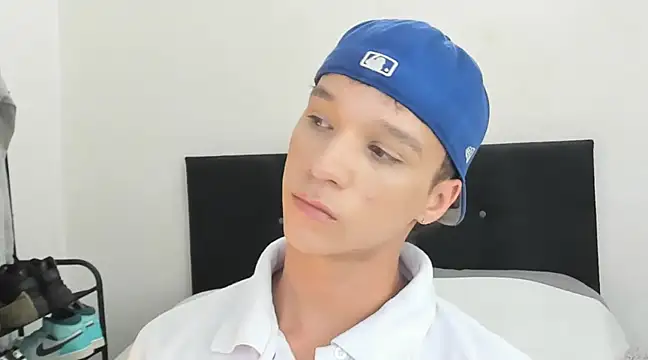 angelcortes online show from January 10, 2025, 10:46 pm