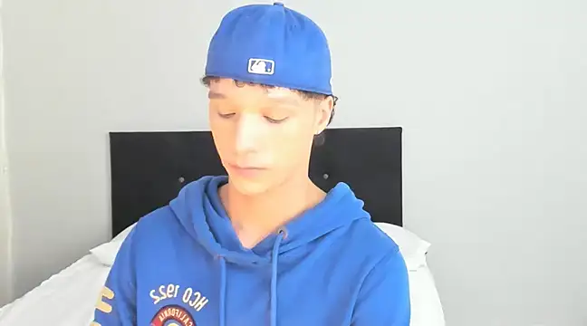 angelcortes online show from March 4, 2025, 11:51 am