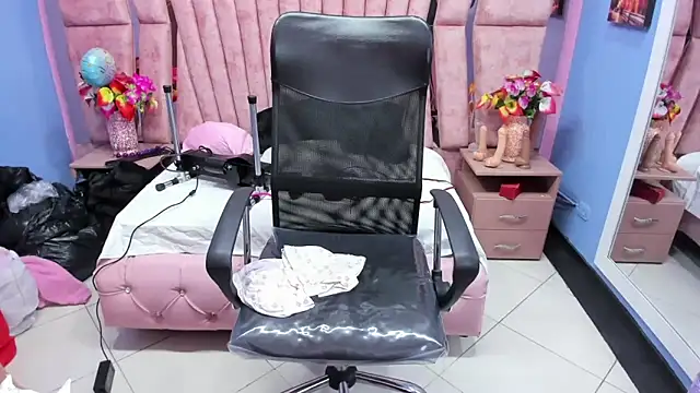 Snapshot of HornySkinny26 chatting on October 13, 2025, 4:34 am HornySkinny26 online show from October 13, 2025, 4:34 am