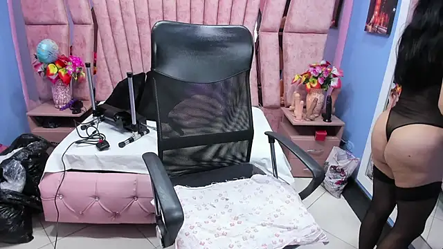 Snapshot of HornySkinny26 chatting on October 14, 2025, 4:35 am HornySkinny26 online show from October 14, 2025, 4:35 am