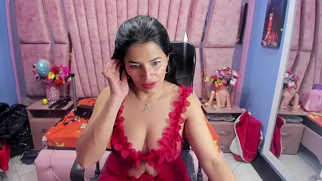 Snapshot of HornySkinny26 chatting on November 3, 2025, 5:09 am HornySkinny26 online show from November 3, 2025, 5:09 am