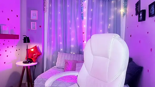 Snapshot of CoralineRicce_ chatting on March 23, 2025, 5:32 am CoralineRicce online show from March 23, 2025, 5:32 am