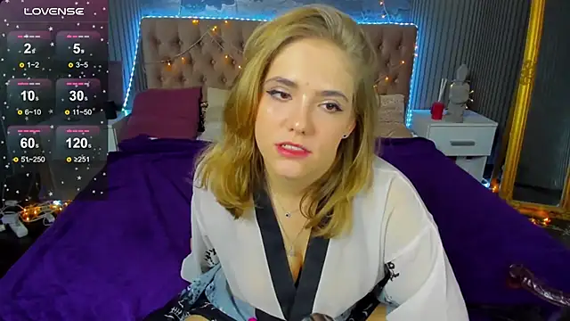 Snapshot of DellaRowe chatting on December 4, 2024, 4:49 pm DellaRowe online show from December 4, 2024, 4:49 pm