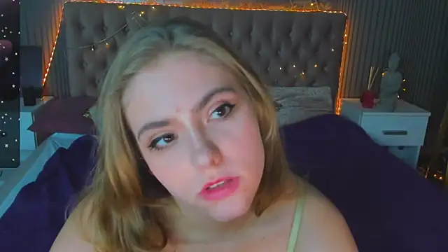 Snapshot of DellaRowe chatting on December 20, 2024, 4:25 pm DellaRowe online show from December 20, 2024, 4:25 pm