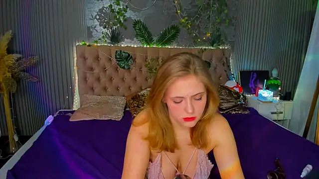 Snapshot of DellaRowe chatting on February 1, 2025, 1:34 am DellaRowe online show from February 1, 2025, 1:34 am