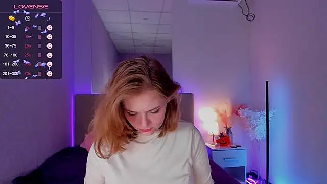 Snapshot of DellaRowe chatting on October 15, 2025, 12:38 pm DellaRowe online show from October 15, 2025, 12:38 pm