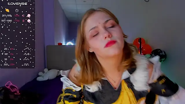 Snapshot of DellaRowe chatting on November 5, 2025, 1:11 pm DellaRowe online show from November 5, 2025, 1:11 pm