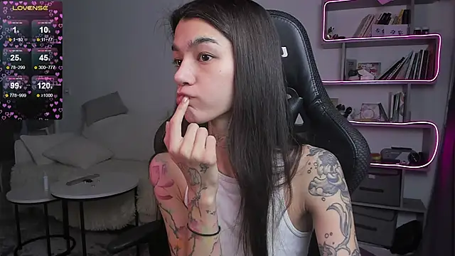 vinkitinkii online show from February 22, 2025, 7:45 am