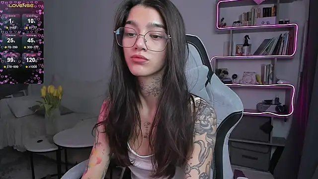 vinkitinkii online show from March 11, 2025, 6:32 am