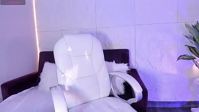 Snapshot of MelanieKlaus chatting on January 17, 2026, 12:10 pm MelanieKlaus online show from January 17, 2026, 12:10 pm