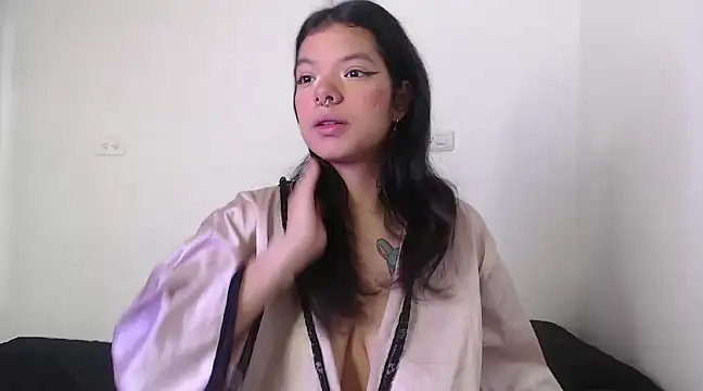 Snapshot of yungelitamor_ chatting on January 8, 2025, 5:05 am yungelitamor online show from January 8, 2025, 5:05 am