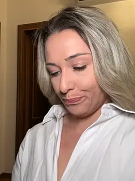 petrouchkaaa  online show from February 19, 2026, 8:43 am