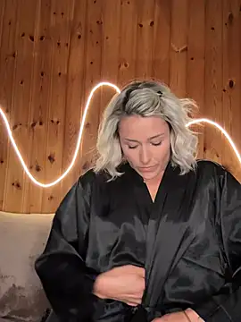 petrouchkaaa  online show from April 13, 2026, 7:52 pm