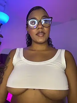 Snapshot of charlotteeruss chatting on November 5, 2025, 3:39 am charlotteeruss online show from November 5, 2025, 3:39 am