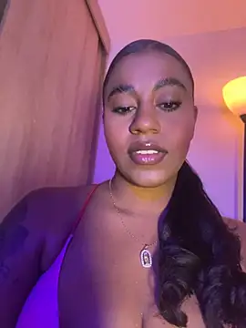charlotteeruss online show from July 19, 2026, 3:38 pm