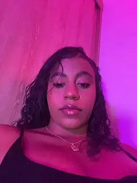 charlotteeruss online show from July 25, 2026, 12:20 am