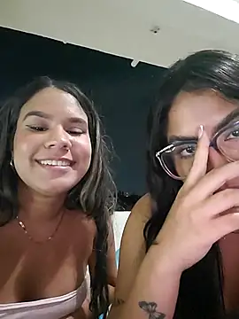 Snapshot of LarissaGaby01 chatting on March 21, 2025, 1:56 am LarissaGaby01 online show from March 21, 2025, 1:56 am