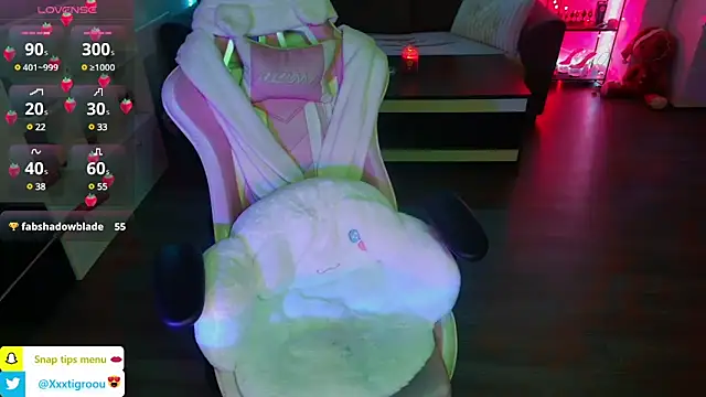 PetiteAngel666 online show from January 9, 2025, 9:05 pm