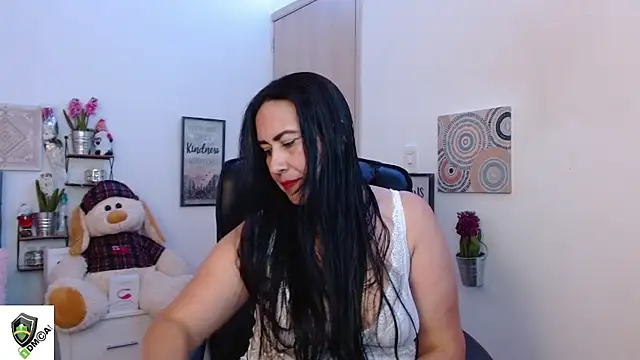 Snapshot of amalia_brunette chatting on December 6, 2024, 11:03 pm amalia brunette online show from December 6, 2024, 11:03 pm