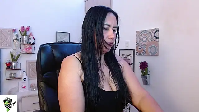 Snapshot of amalia_brunette chatting on January 3, 2025, 11:01 pm amalia brunette online show from January 3, 2025, 11:01 pm