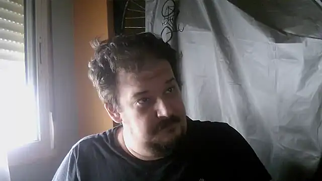 porkorossy online show from October 8, 2025, 7:39 am