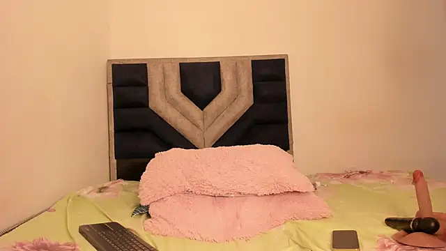 Snapshot of TiiffanyEvans1 chatting on February 17, 2026, 6:58 pm TiiffanyEvans1 online show from February 17, 2026, 6:58 pm