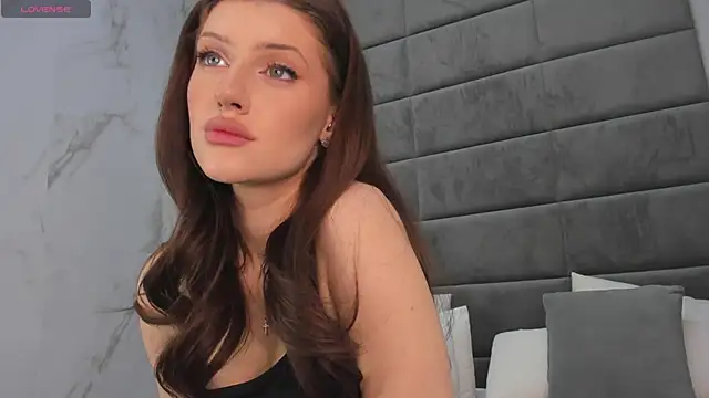 Snapshot of Skinny_Alice chatting on October 6, 2025, 1:25 am Skinny Alice online show from October 6, 2025, 1:25 am