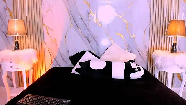 BeckyRusso online show from October 17, 2025, 12:52 pm