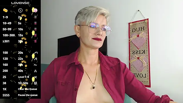 Snapshot of scarlett_paris22 chatting on February 12, 2025, 2:14 am scarlett paris22 online show from February 12, 2025, 2:14 am