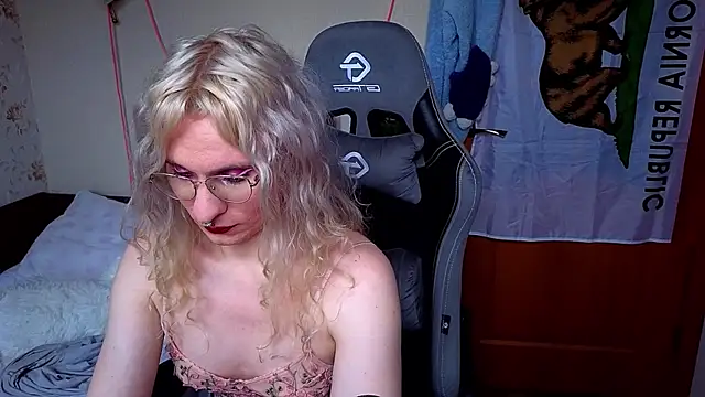 Lori Myaf online show from March 25, 2026, 3:18 pm