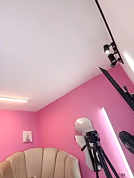 Shanelle   online show from November 12, 2025, 1:44 pm