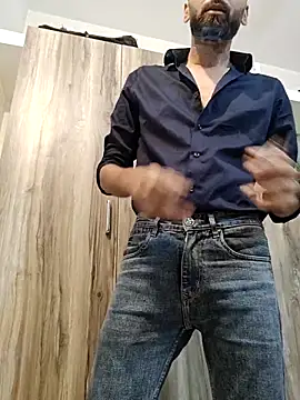 18 couple sex online show from May 31, 2026, 11:17 pm