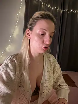 Snapshot of Ella_Charm chatting on February 9, 2026, 4:22 pm Ella Charm online show from February 9, 2026, 4:22 pm