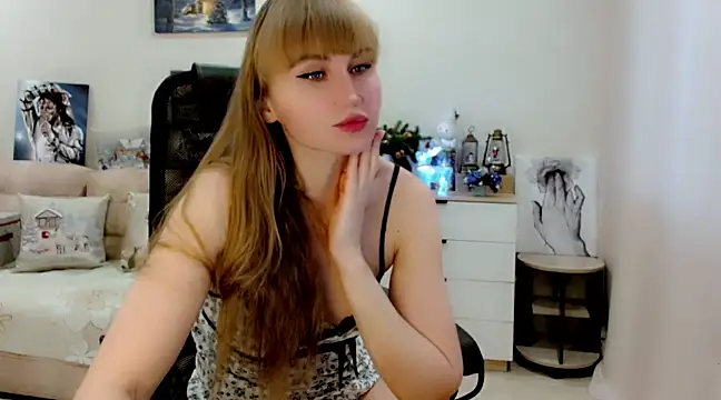 EveLove33 online show from February 19, 2025, 5:05 am