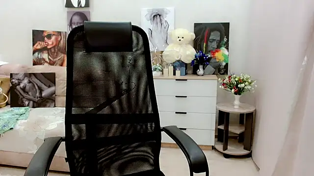 EveLove33 online show from September 13, 2025, 4:40 pm