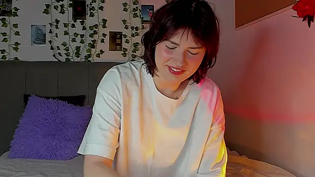 Snapshot of miss_Lizzy chatting on December 14, 2024, 1:17 am miss Lizzy online show from December 14, 2024, 1:17 am