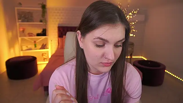 EmmyCharmm online show from April 21, 2026, 5:47 am