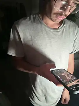 Snapshot of demonslayerr999 chatting on September 18, 2025, 11:01 am demonslayerr999 online show from September 18, 2025, 11:01 am