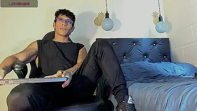 Snapshot of FuckHardlove chatting on March 2, 2025, 6:19 pm FuckHardlove online show from March 2, 2025, 6:19 pm