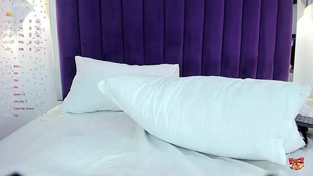 SaraRiley online show from December 6, 2024, 1:51 am