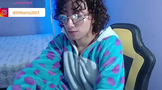 Snapshot of little__amy_ chatting on January 20, 2025, 5:59 pm little amy online show from January 20, 2025, 5:59 pm