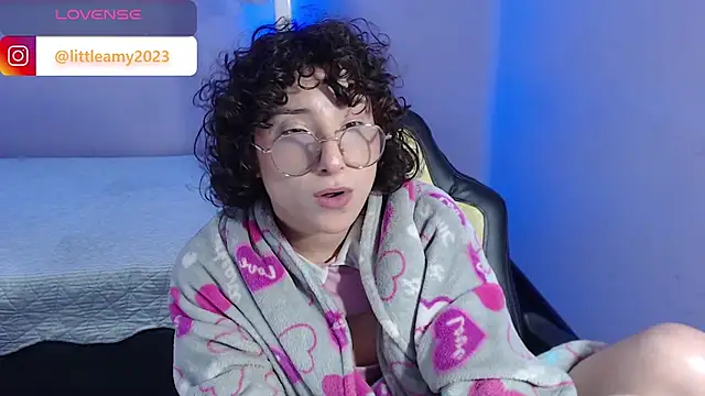 Snapshot of little__amy_ chatting on January 30, 2025, 1:11 am little amy online show from January 30, 2025, 1:11 am