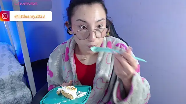 Snapshot of little__amy_ chatting on February 7, 2025, 10:52 pm little amy online show from February 7, 2025, 10:52 pm
