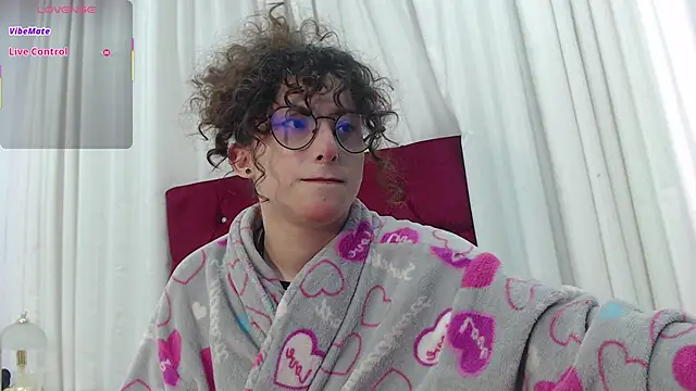 little  amy  online show from October 4, 2025, 7:45 pm