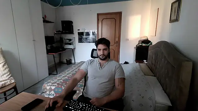 Snapshot of Alexox02 chatting on December 19, 2024, 1:40 pm Alexox02 online show from December 19, 2024, 1:40 pm